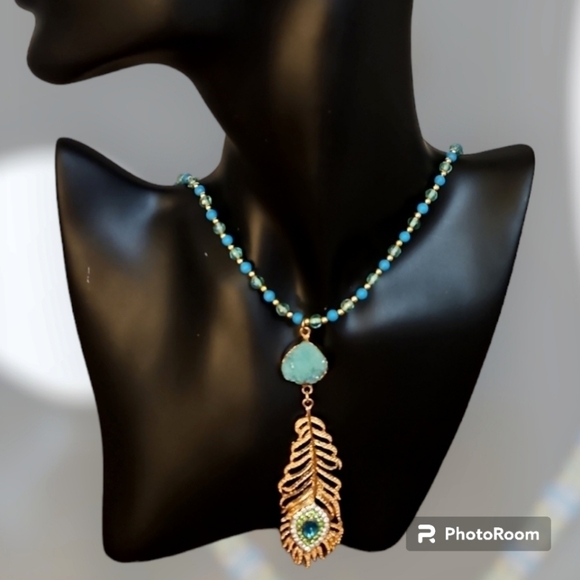 Handmade Howlite Beaded Rhinestone Peacock Feather Pendant Castlecore Necklace - Picture 1 of 8